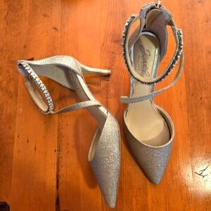 Jewel Badgley Mischka Alaia Pointed-Toe Kitten Heels 5.5 US Light Gold Glitter
